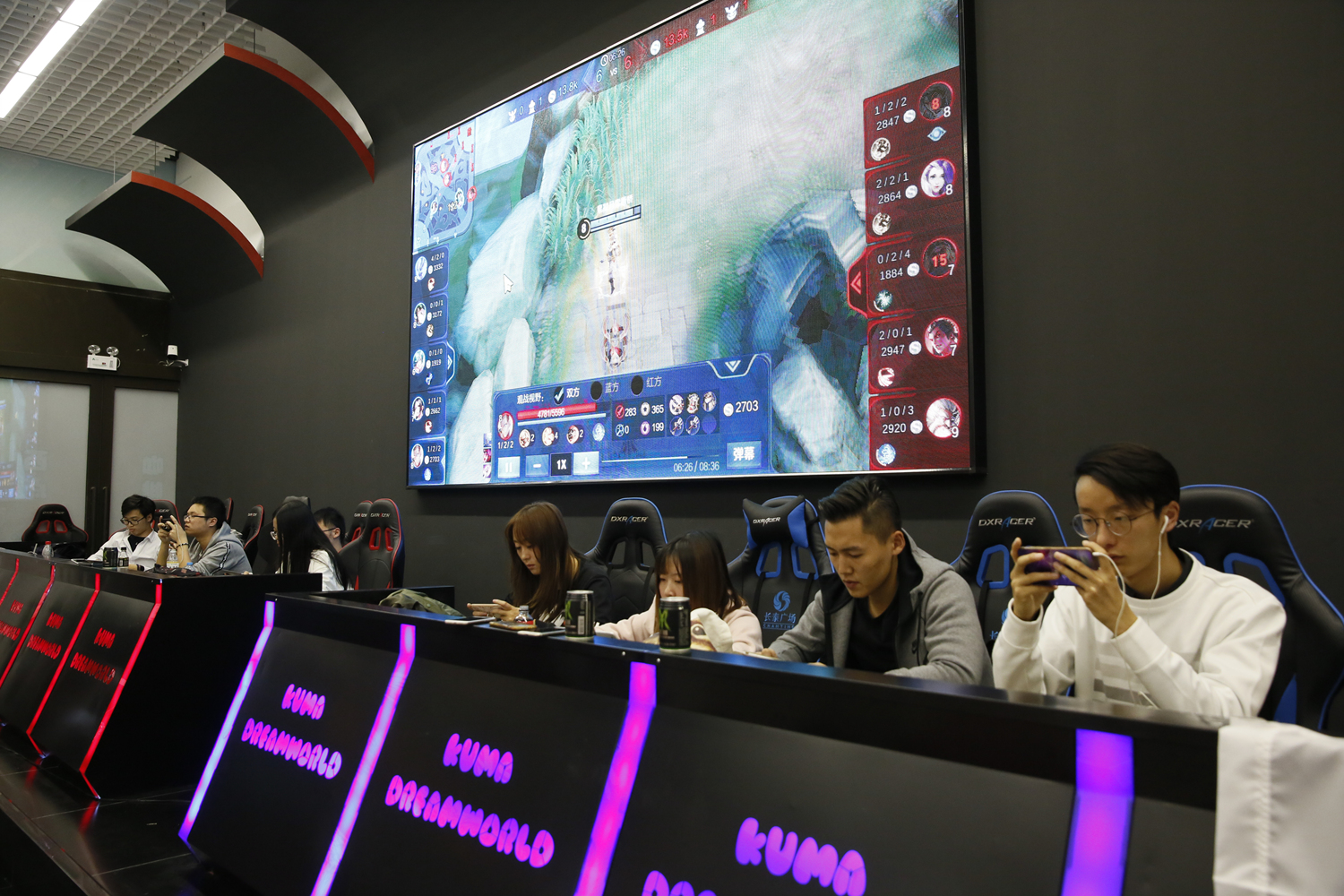 发生了什么！VIT完全失去了状态，被 T1 击败；！ T1 1-1 VIT